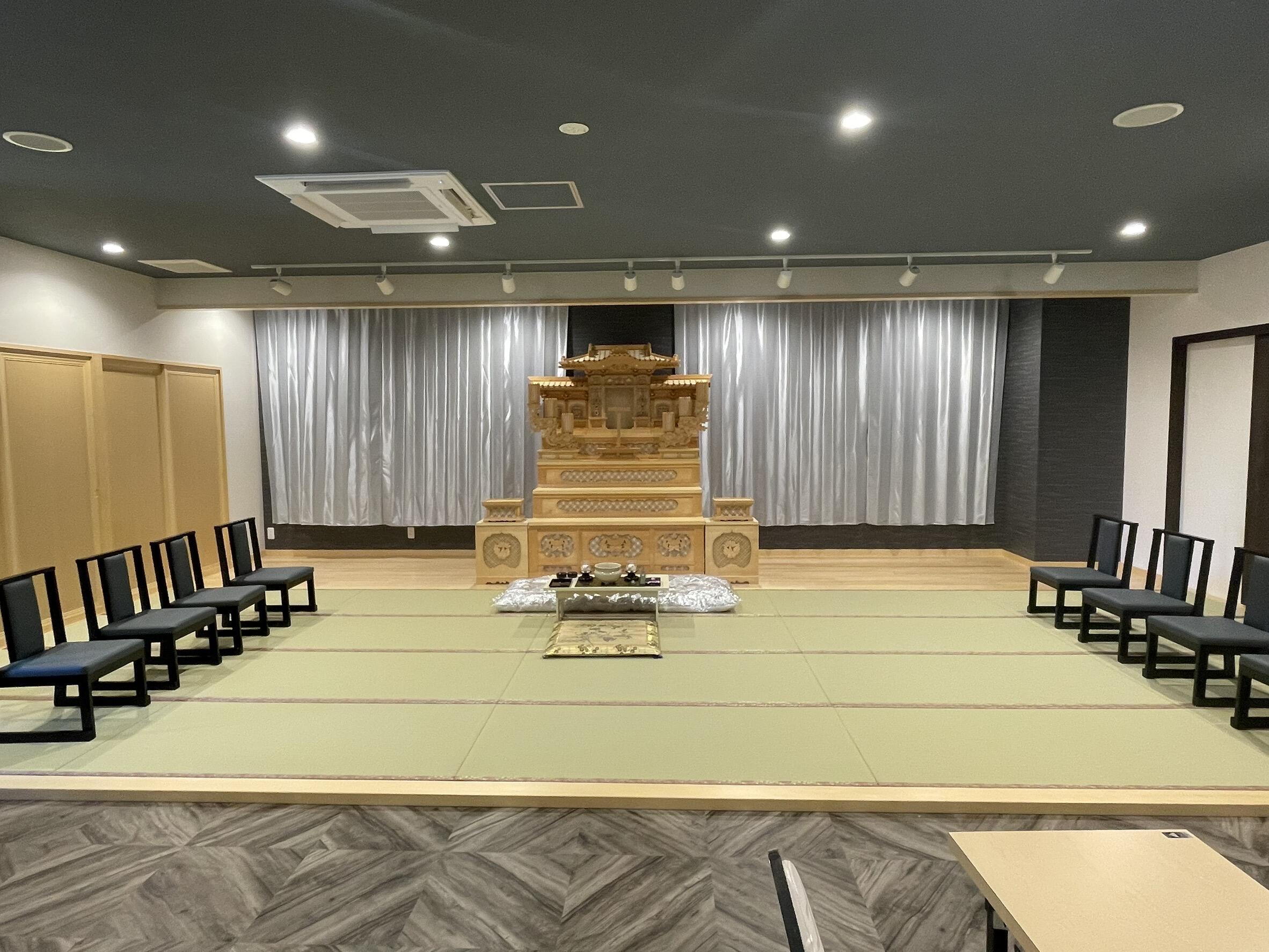 祭壇　法要室